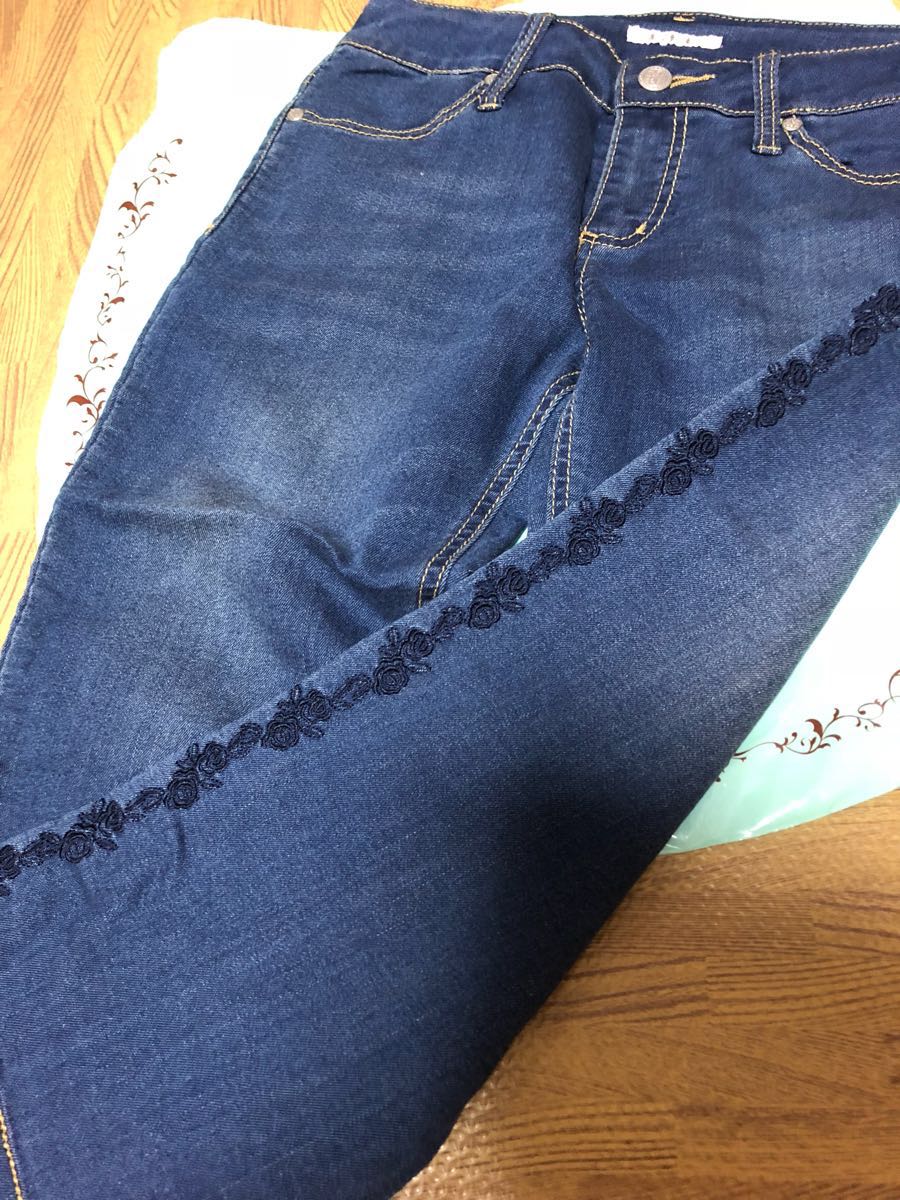 新品♪アクシーズファム 7分丈ストレッチデニムパンツ