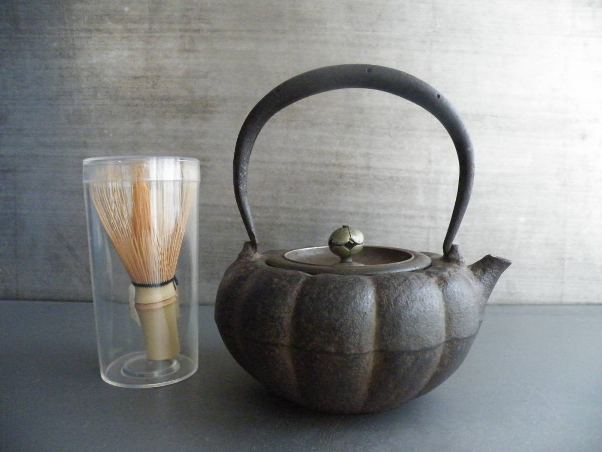 龍文堂 造 鉄瓶 南瓜型 かぼちゃ 骨董 茶道具 重量約1600g 鉄瓶 （小鉄瓶）南瓜形 砲口 龍文堂造 時代鉄瓶 煎茶道具 【公式通販】