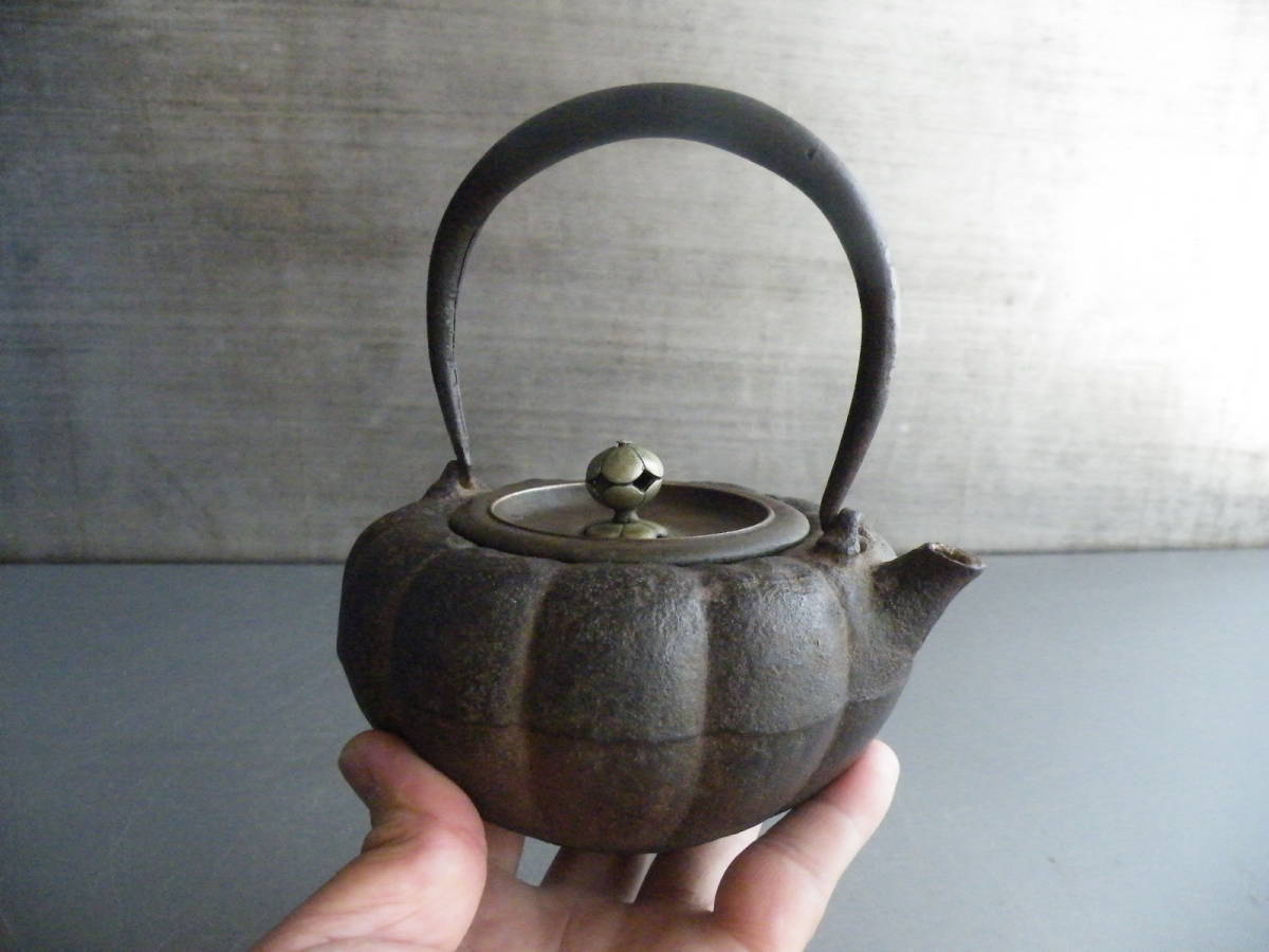 鉄瓶 （小鉄瓶）南瓜形 砲口 龍文堂造 時代鉄瓶 煎茶道具 【公式通販】