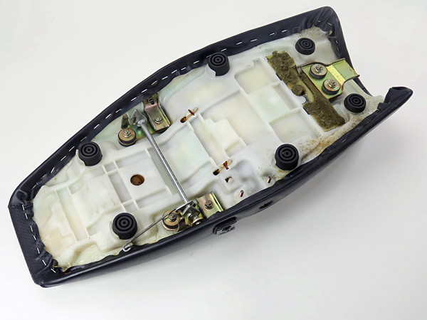 Yahoo!オークション srx600 -「srx600 \u003e \u003c13 (シート)の落札相場・落札価格 SRX600 3SX 張り替え済み純正シート！E6YA　付属