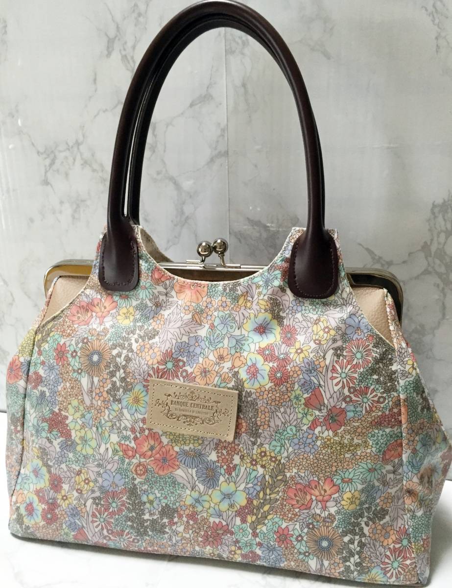 リバティプリント♥あおりがま口バッグ♥ハンドメイド リバティプリント♥あおりがま口バッグ♥ハンドメイド リバティ