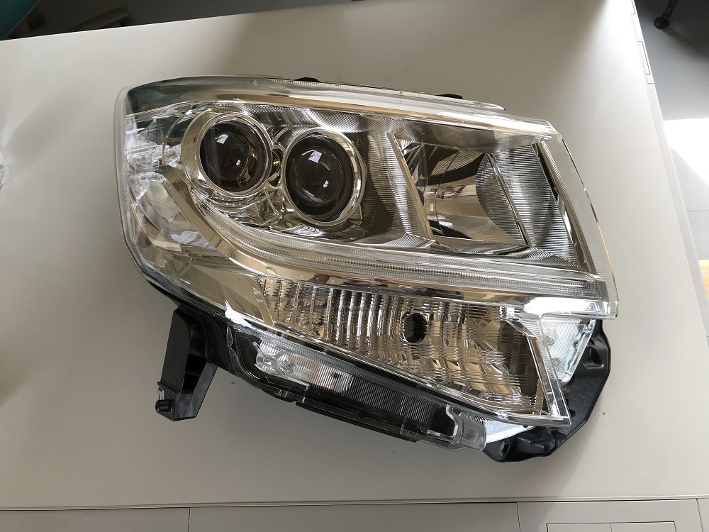 タントカスタム タント LA600sタントカスタムのヘッドライトに