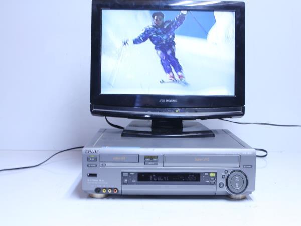 【赤字超特価，爆買い】 不06238 ソニー SONY WV-ST1 Hi8 VHS ダブル ビデオデッキ 1998年製(8ミリビデオデッキ)｜売買されたオークション情報、yahooの商品情報をアーカイブ公開 - オークファン 8ミリビデオデッキ