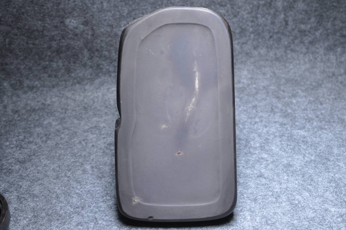 嚴選天然魚腦雙凍蕉葉白端硯，尺寸19x11.8x2.6cm，開鑿摩崖巨製 雲月硯