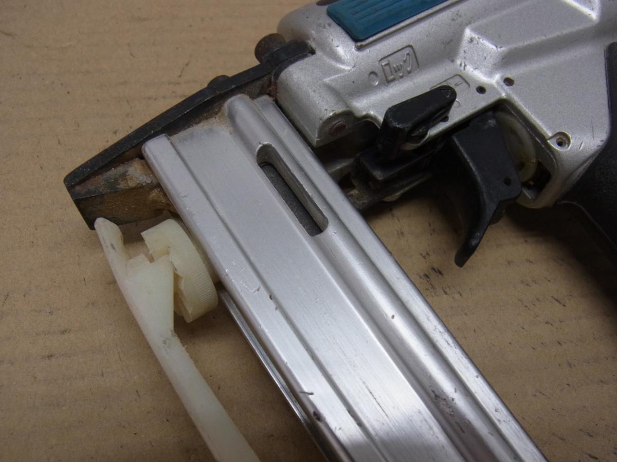 マキタ エアタッカ | AT1025A マキタ(Makita) 10mm エアータッカー 