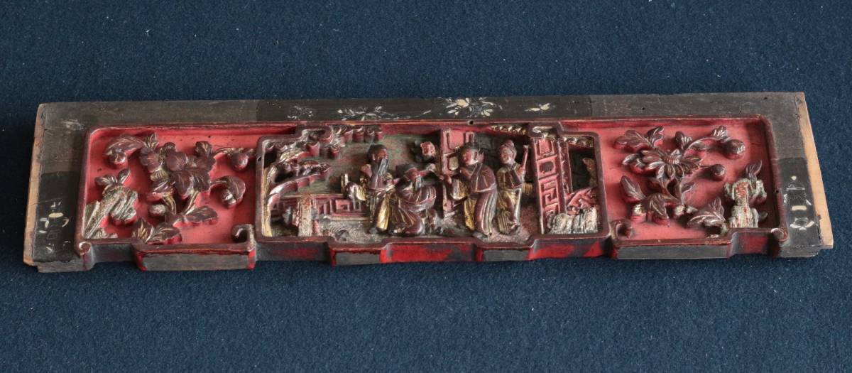 中国 螺鈿朱塗りの彫刻品」