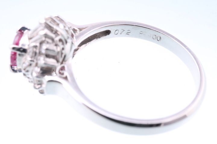 仕上げ済 Pt900 リング/指輪 5.68g 12号 中石 ルビー 0.72ct 脇 仕上げ済 Pt900 リング/指輪 5.68g 12号 中石 ルビー 0.72ct 脇