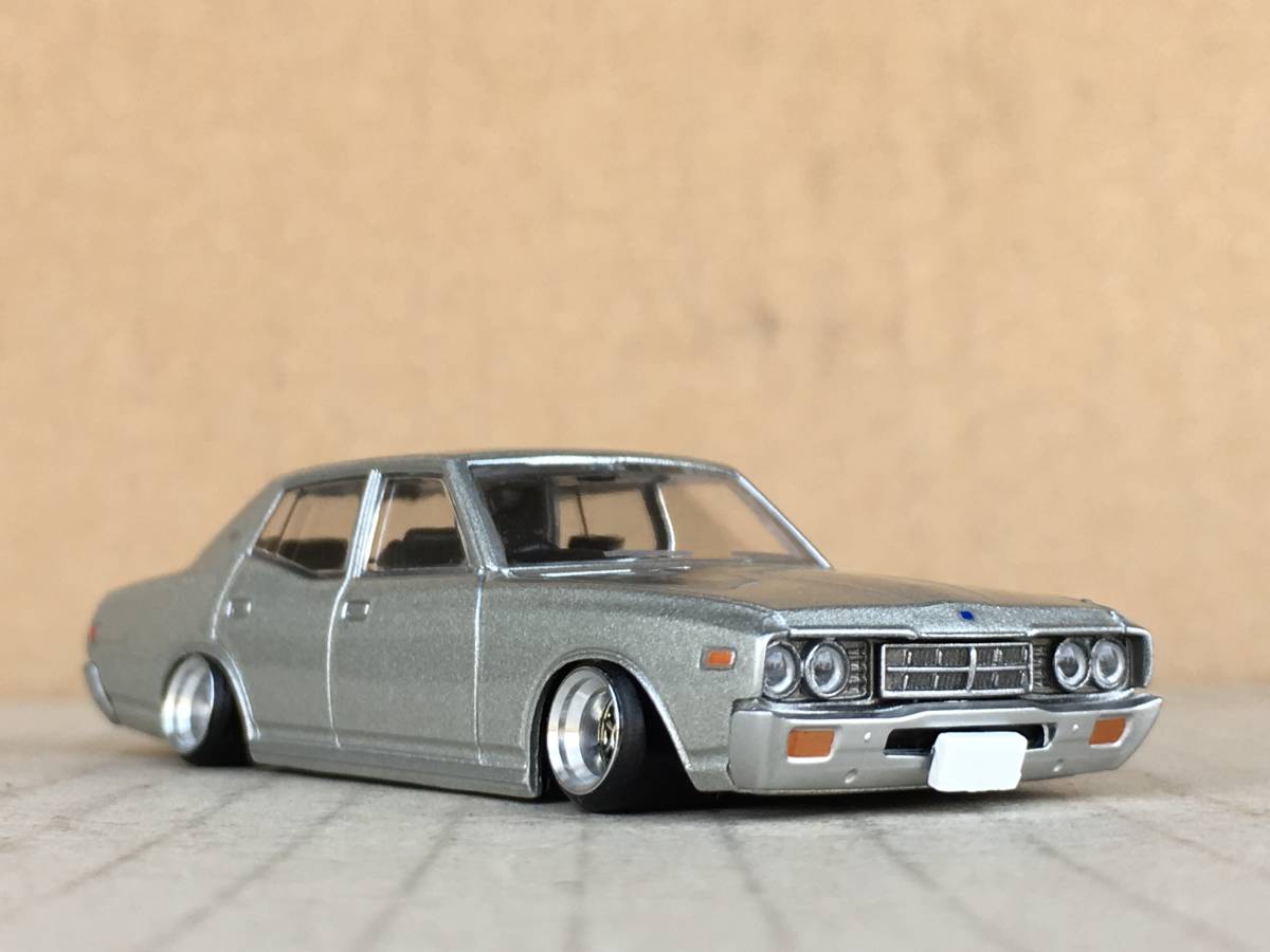 トミカ 1/64 改 ニッサン グロリア 2000 SGL 深リム 330 高速有鉛 旧車