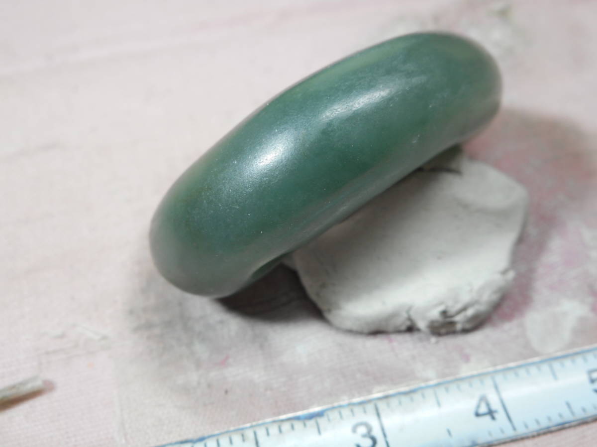 縄文、弥生、硬玉大珠、魔除け石 透明度ある上質ヒスイ硬玉翡翠 勾玉