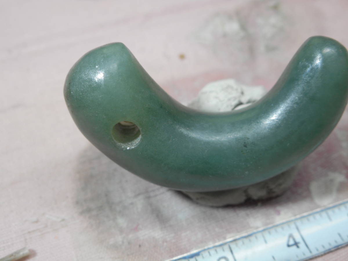 縄文、弥生、硬玉大珠、魔除け石 透明度ある上質ヒスイ硬玉翡翠 勾玉