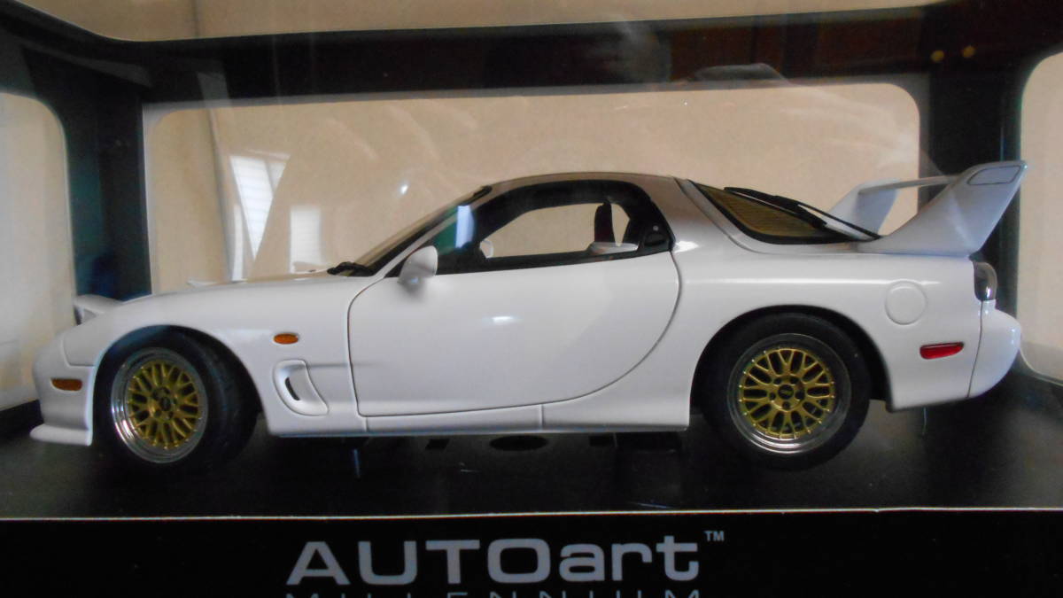 AUTOart 1/18 マツダ アンフィニ RX-7 (FD3S) チューンド・バージョン