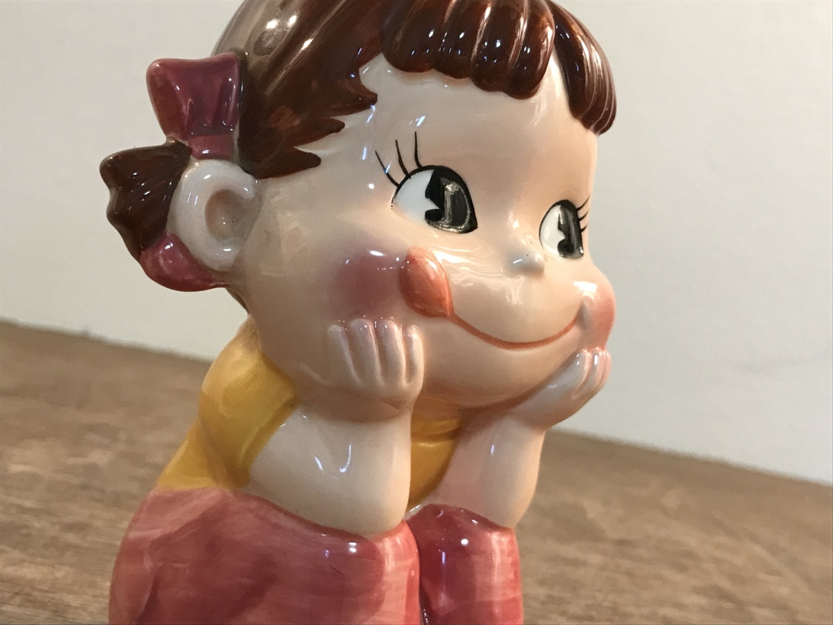 ペコちゃん 陶器製 貯金箱 ペコちゃん貯金箱 ブルー 不二家 両手頬杖 