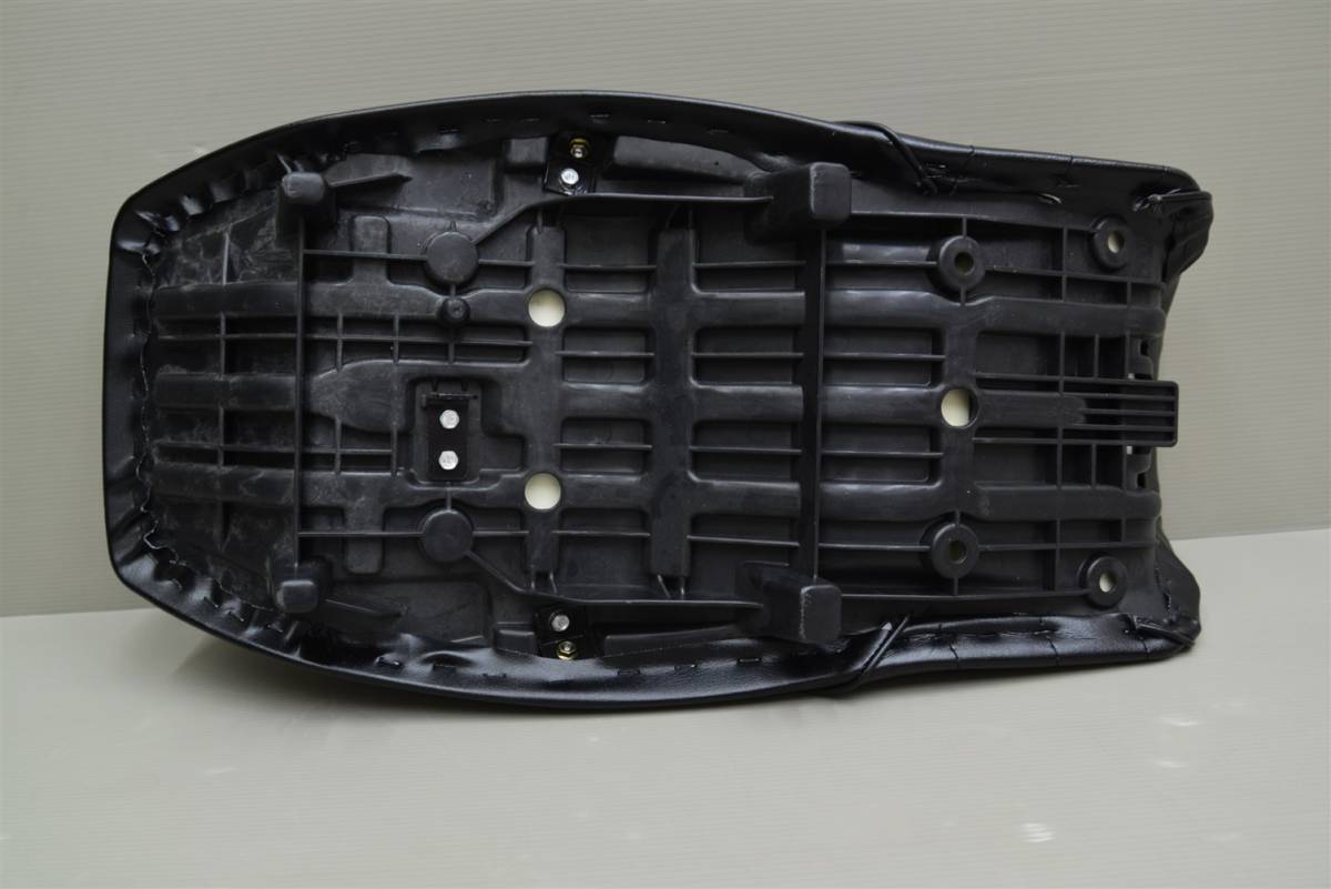 売り出しオーダー 限定1 タックロール シート XJR400 後期 艶 黒皮/レザー　XJR400R RH02J　できてる　タックロールシート　今週限りの　特価品！！