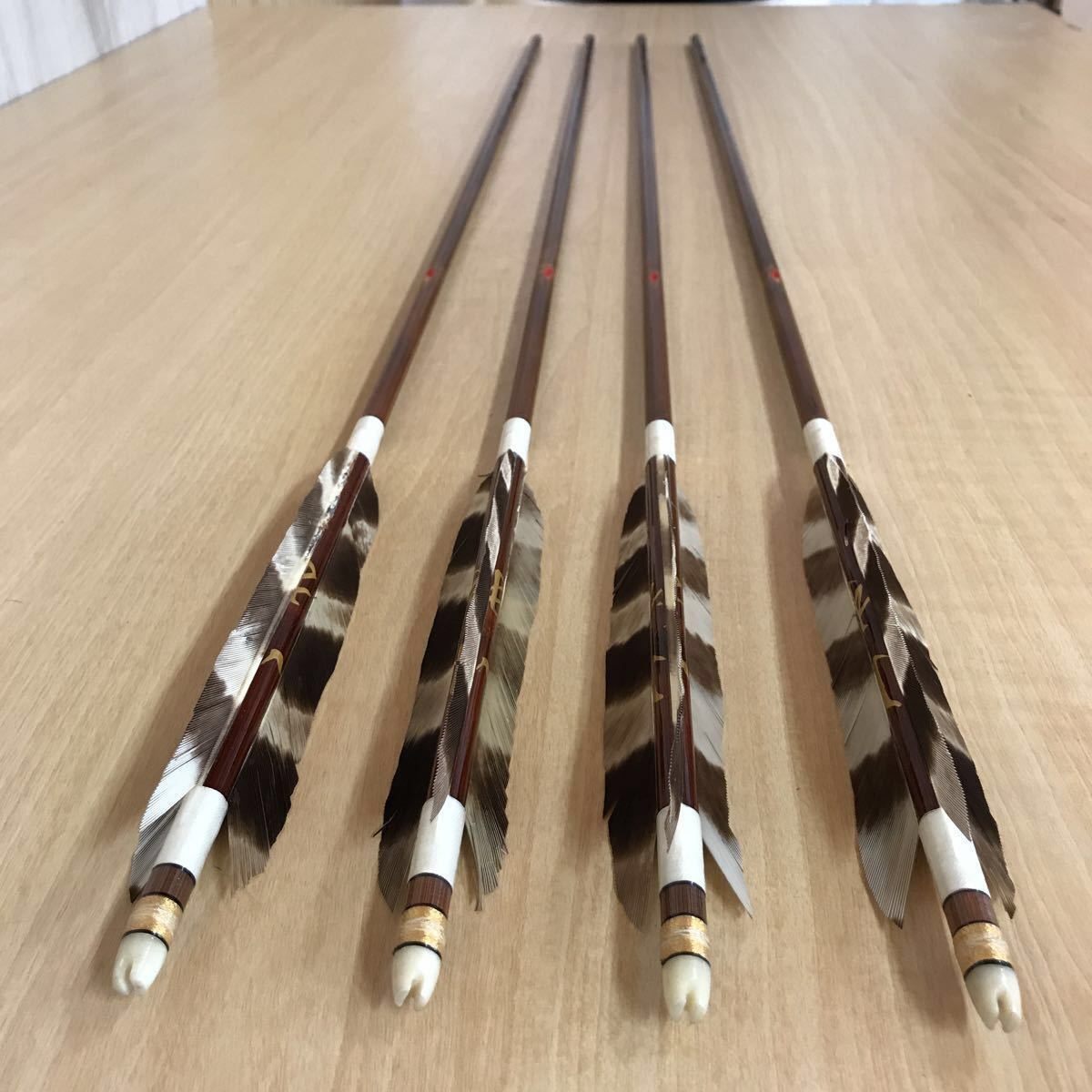 ◇弓道具◇竹矢◇熊鷹◇四ツ矢◇約92cm◇正宗作◇希少◇羽根◇1本 