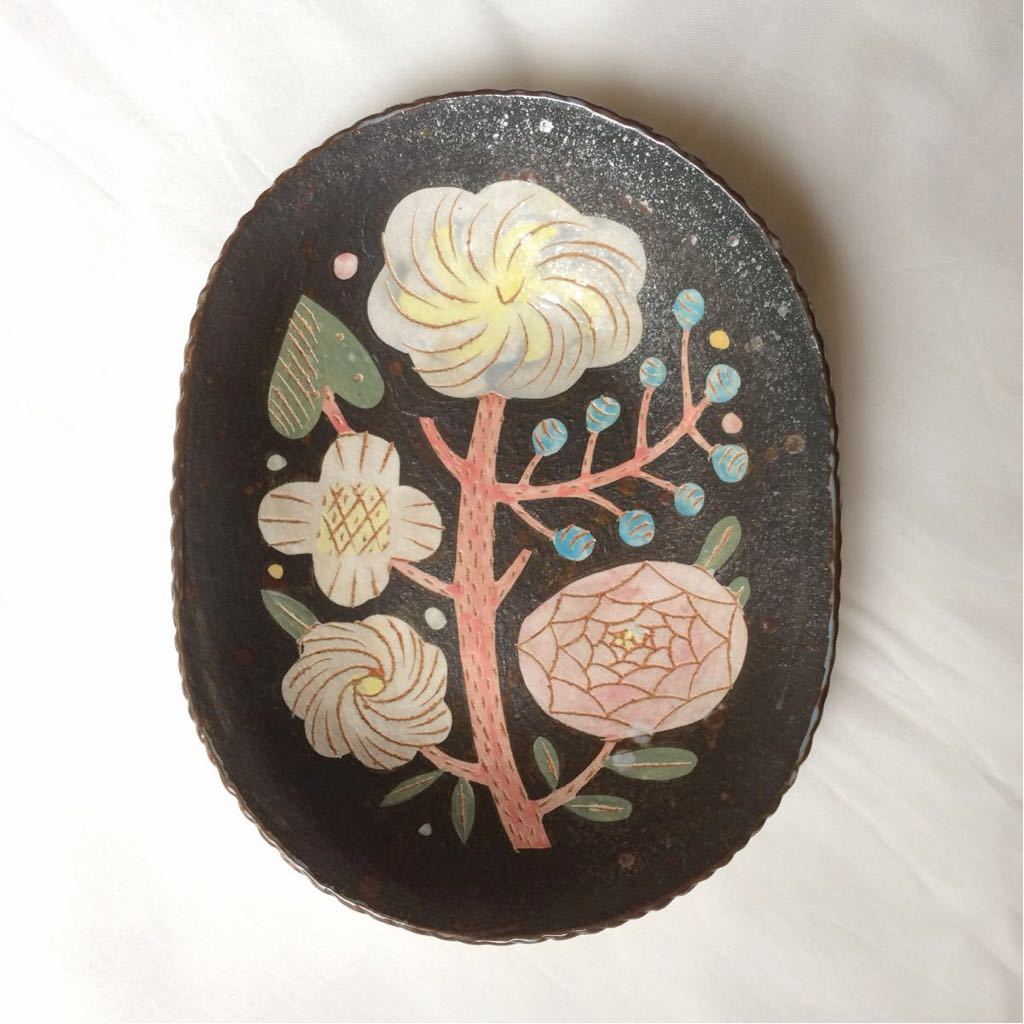 鹿児島睦　Makoto Kagoshima　穴熊　花　プレート　楕円　皿　器 美品】鹿児島睦 Makoto Kagoshima 花 プレート dieciで購入 黒 皿