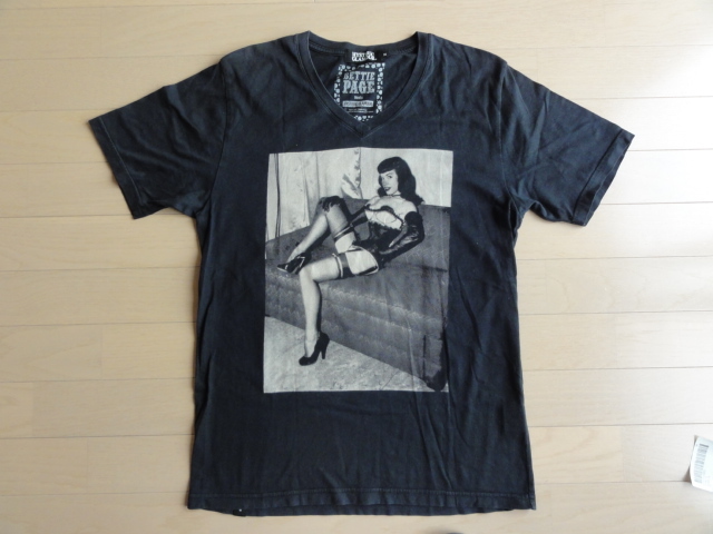 美品 HYSTERIC GLAMOUR Bettie Page Vネック半袖Tシャツ 黒 Mサイズ 