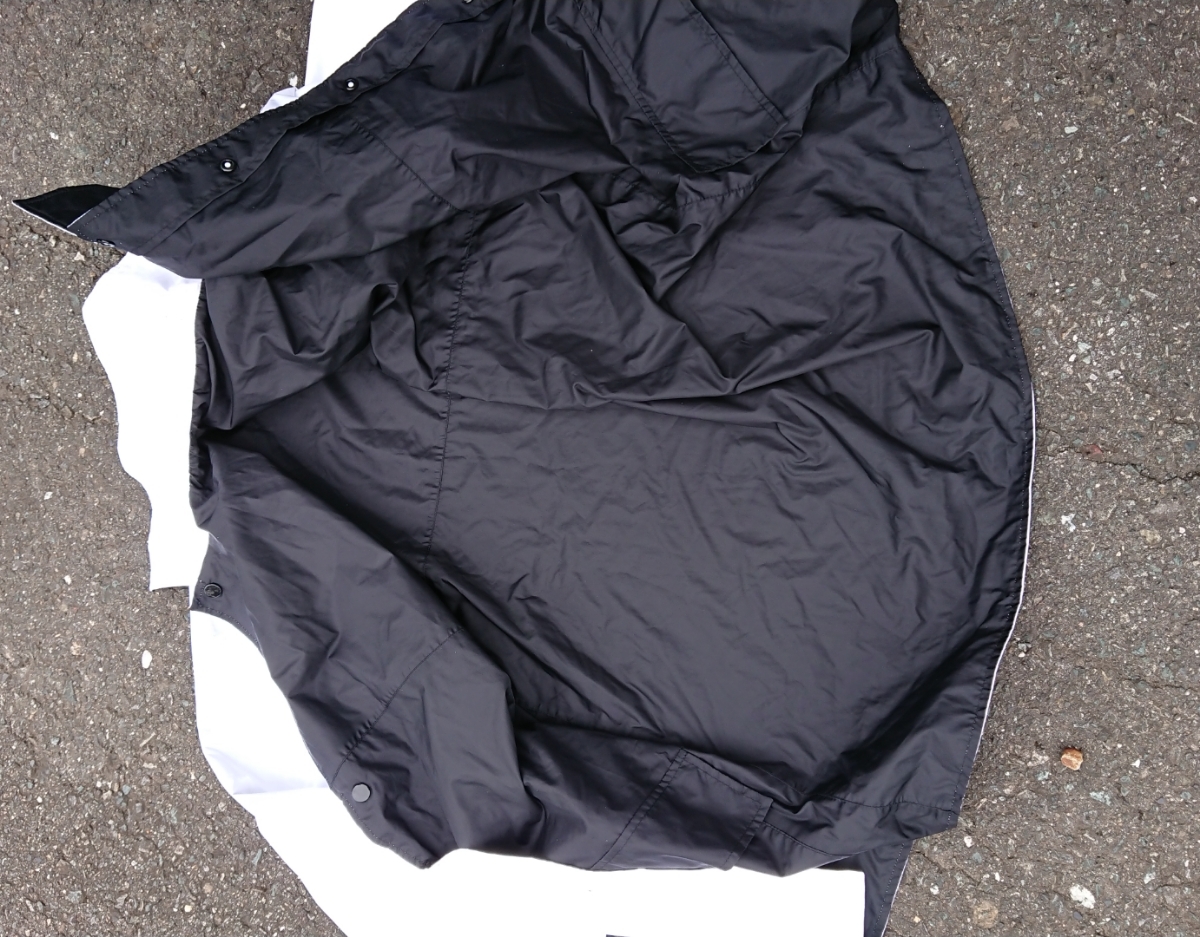 交通安全指導員、警察用白/黒リバーシブル 雨合羽 汚れあり。_2