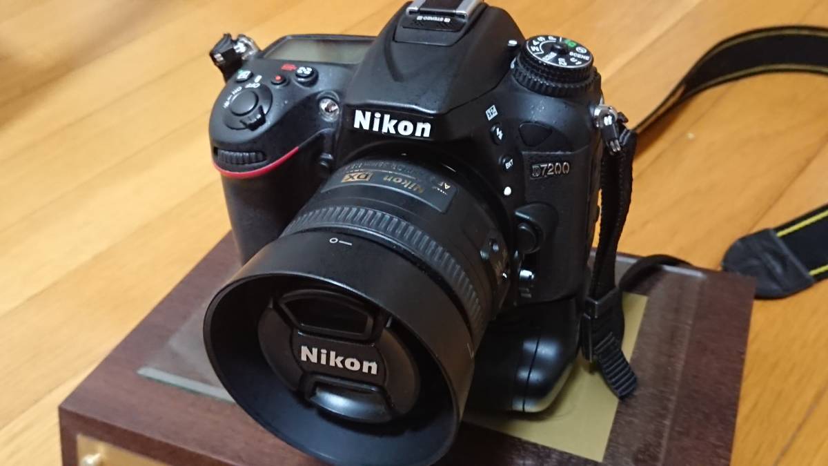 Nikon D7200・MB-D15・AF-S DX NIKKOR 35mm f/1.8G・バッテリー２個・展示台おまけ☆