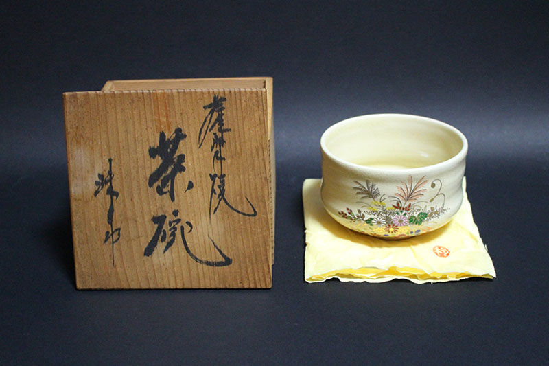 古伊万里 - 江戸後期 染付け 染付 | iichi 日々の暮らしを 牡丹文 輪花
