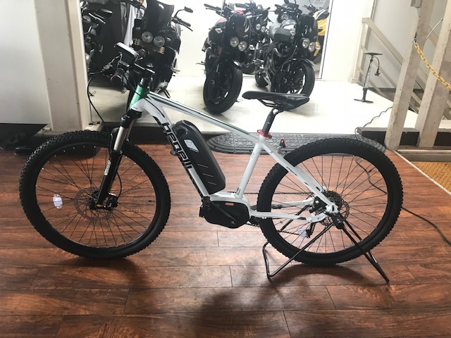 TAGETE27.5 | ベネリ 電動アシスト自転車 CROSS