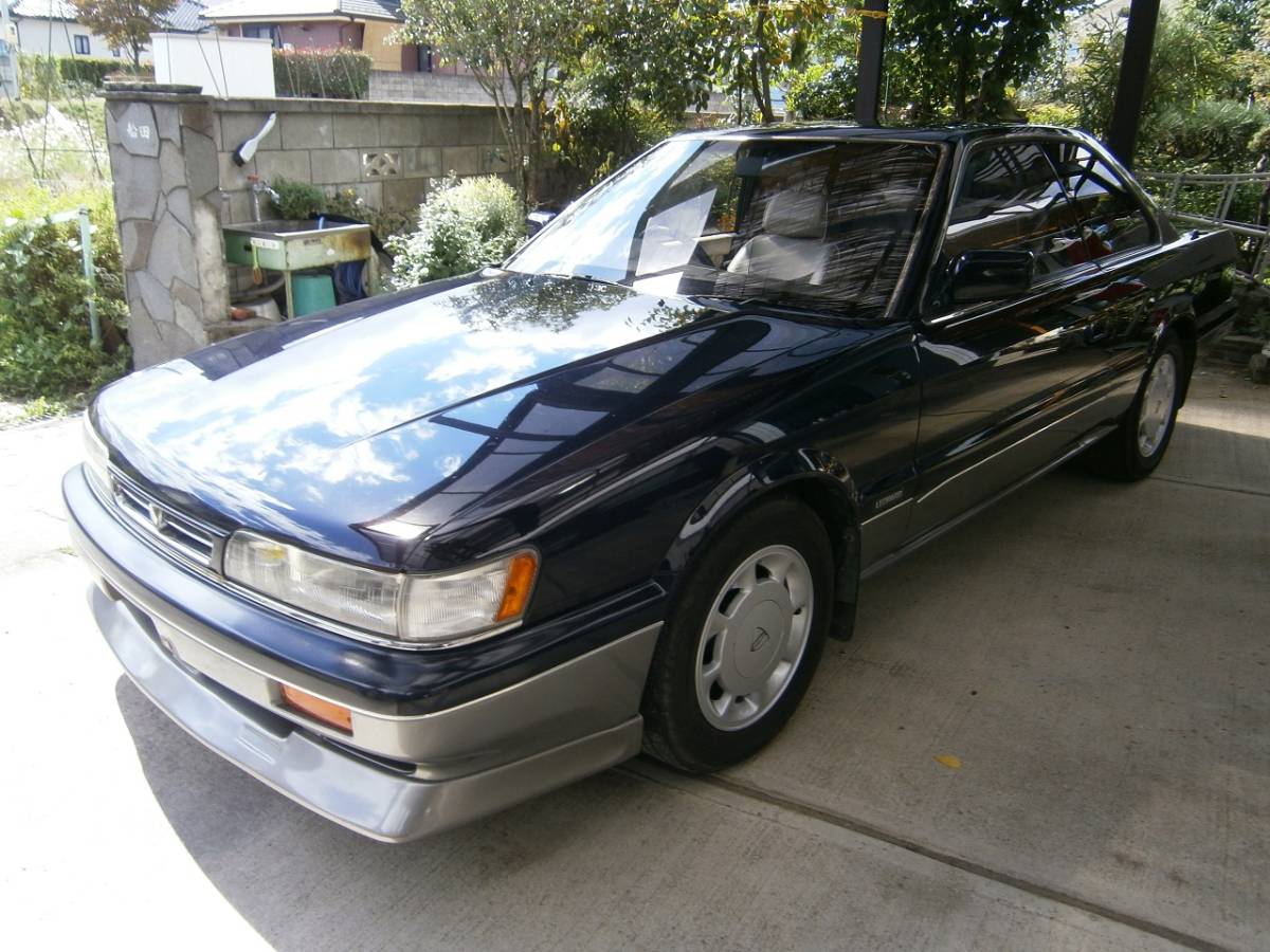 日産 レパード 2.0 XSの中古車｜中古車EX #01 入荷！！ ダークブルー 