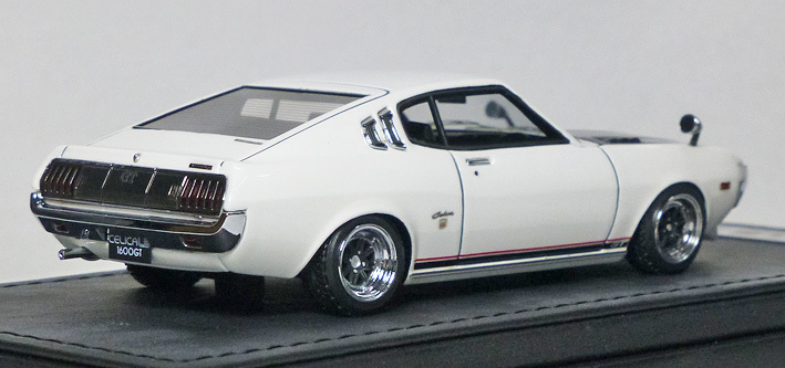 トヨタ セリカ 1600GT LB TA27 ホワイト/カーボンボンネット