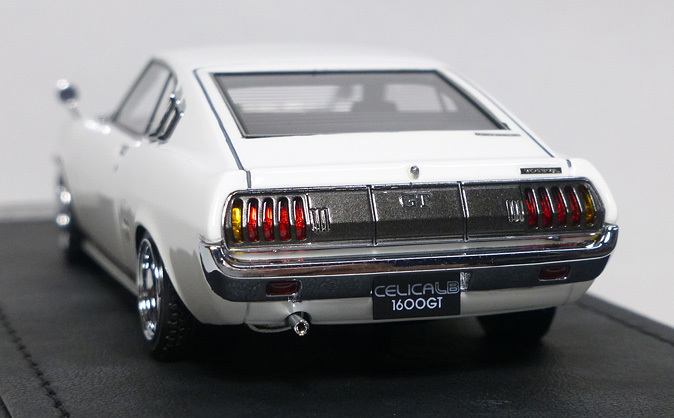 トヨタ セリカ 1600GT LB TA27 ホワイト/カーボンボンネット