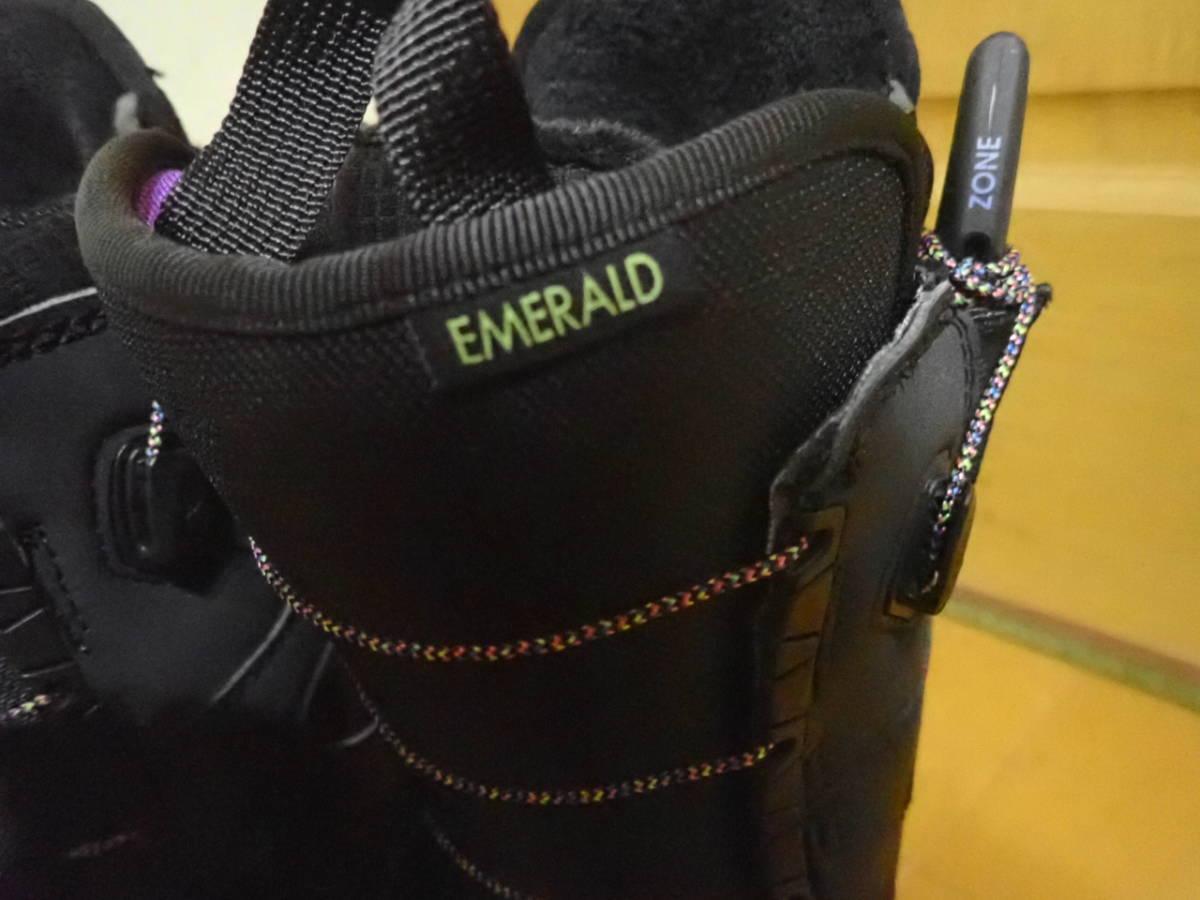 SB11B08：【旧モデル未使用品】2016 バートン EMERALD ASIAN-FIT 23.5