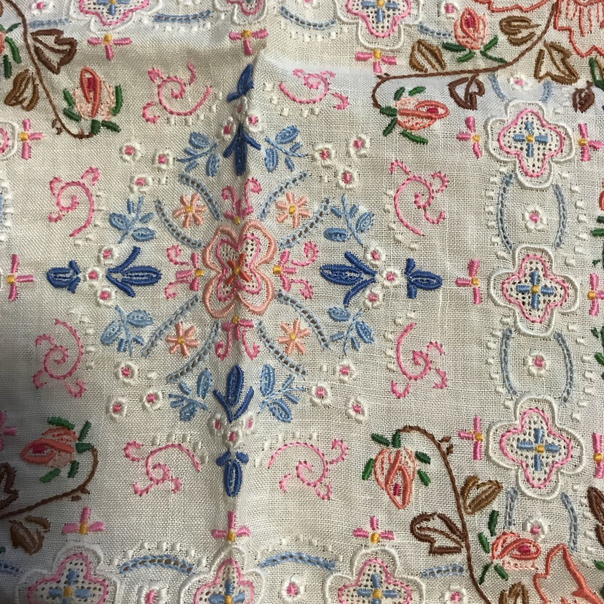 スワトウ　ハンカチ　汕頭　カラー　花柄　刺繍　SWATOW 汕頭 スワトウ ハンカチ カラー 刺繍 手刺繍 花柄 SWATOW 刺繍ハンカチ