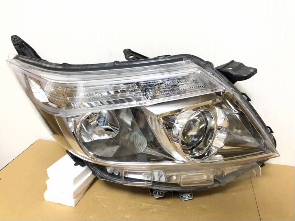 美品 トヨタ 80 前期 純正 ノア エスクァイア 右 LED ヘッドライト
