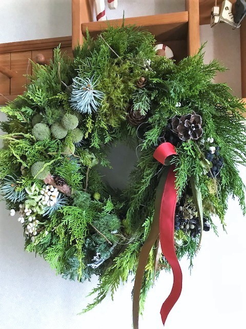 大特価〜月桂樹と針葉樹のシンプルなグリーンクリスマスリース43cm ☆hanapopuri☆フレッシュ針葉樹と木ノ実のグリーンクリスマスリース