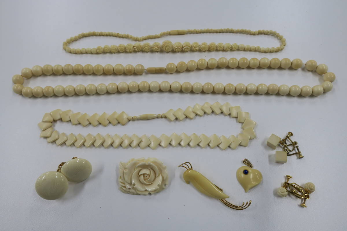 象牙調 象牙風 アクセサリー 約990g 大量 おまとめ ジュエリー ジャンク 大量 アクセサリー 象牙イヤリングの通販 - ネックレス ブローチ C861