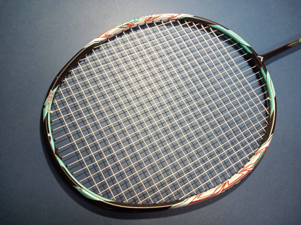 一番の VICTOR JETSPEED S10（JS10）4UG5 with YONEX BGAS 張上げ済み 