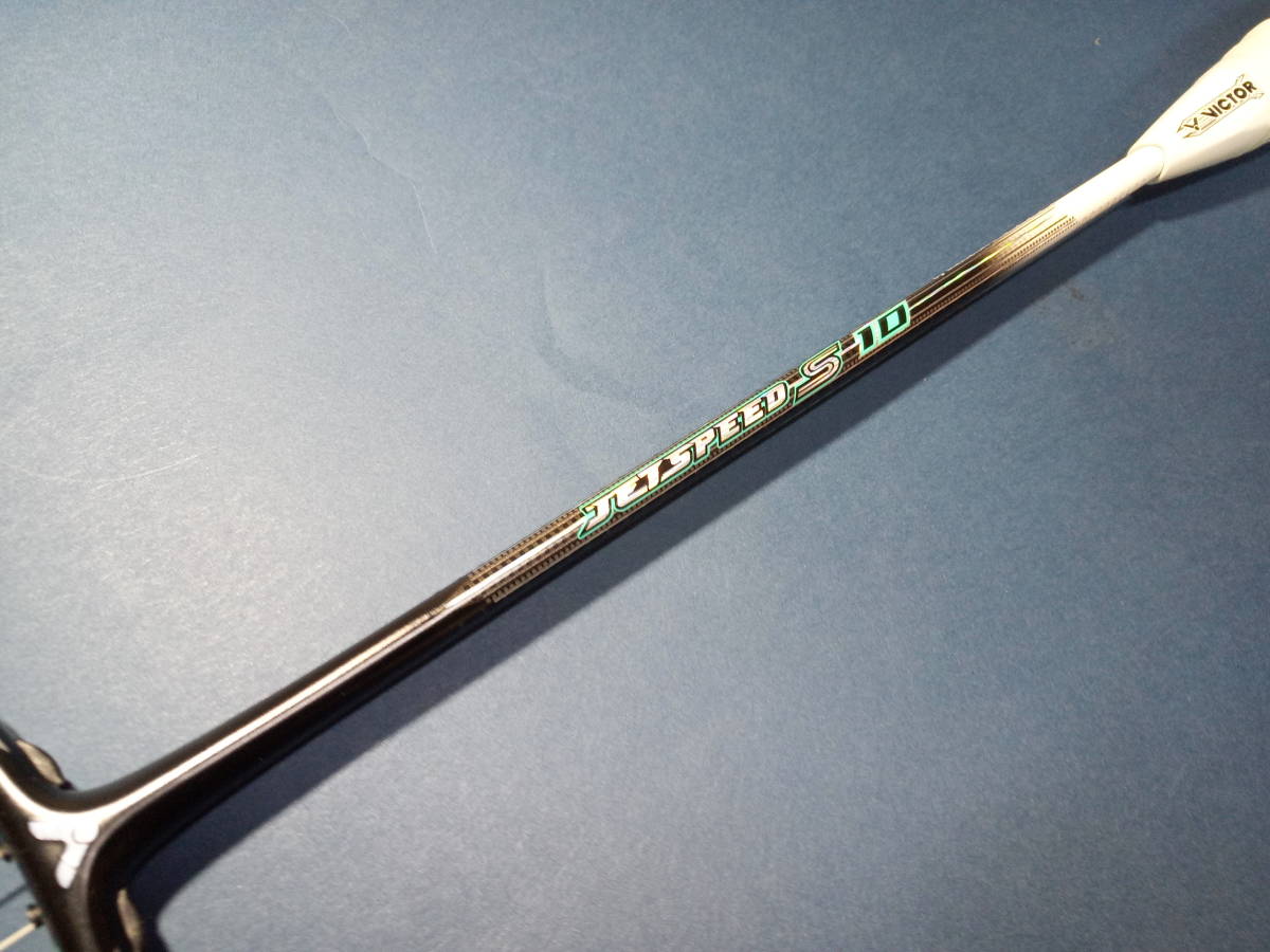 一番の VICTOR JETSPEED S10（JS10）4UG5 with YONEX BGAS 張上げ済み 
