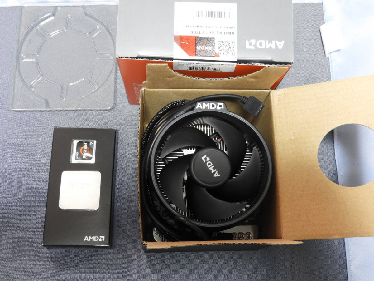AMD RYZEN7 1700 オリジナルファン付属商品美品　おまけメモリとマザーボードありです