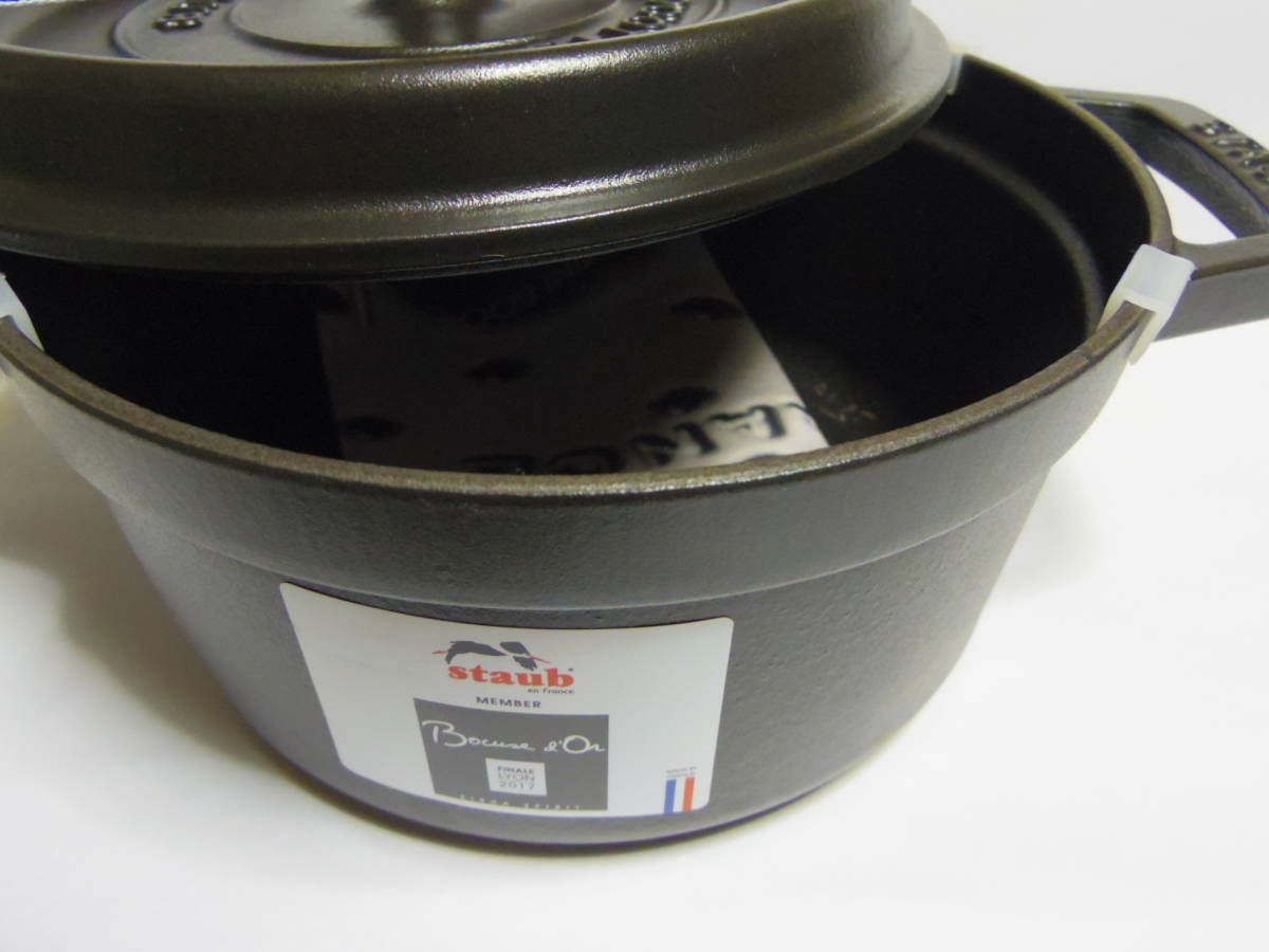 本物 通販 ストウブ　22cm ラウンド　ブラック未使用品