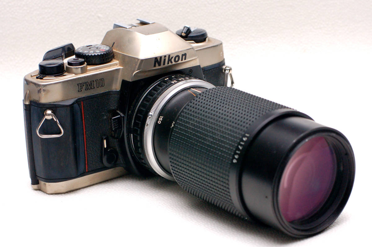 Nikon ニコン昔の高級一眼レフカメラFM10 ＋ 純正レンズ付