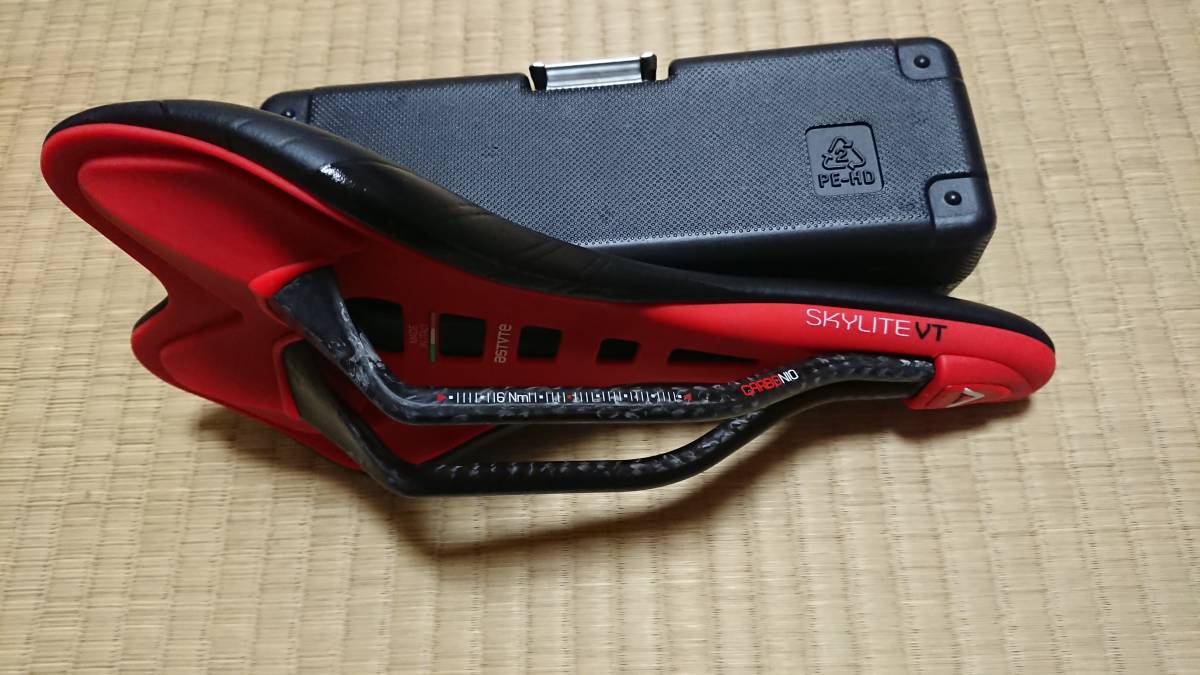 SKYLITE VT カーボンサドル 黒/黄 車・バイク・自転車 パーツ 【公式通販】