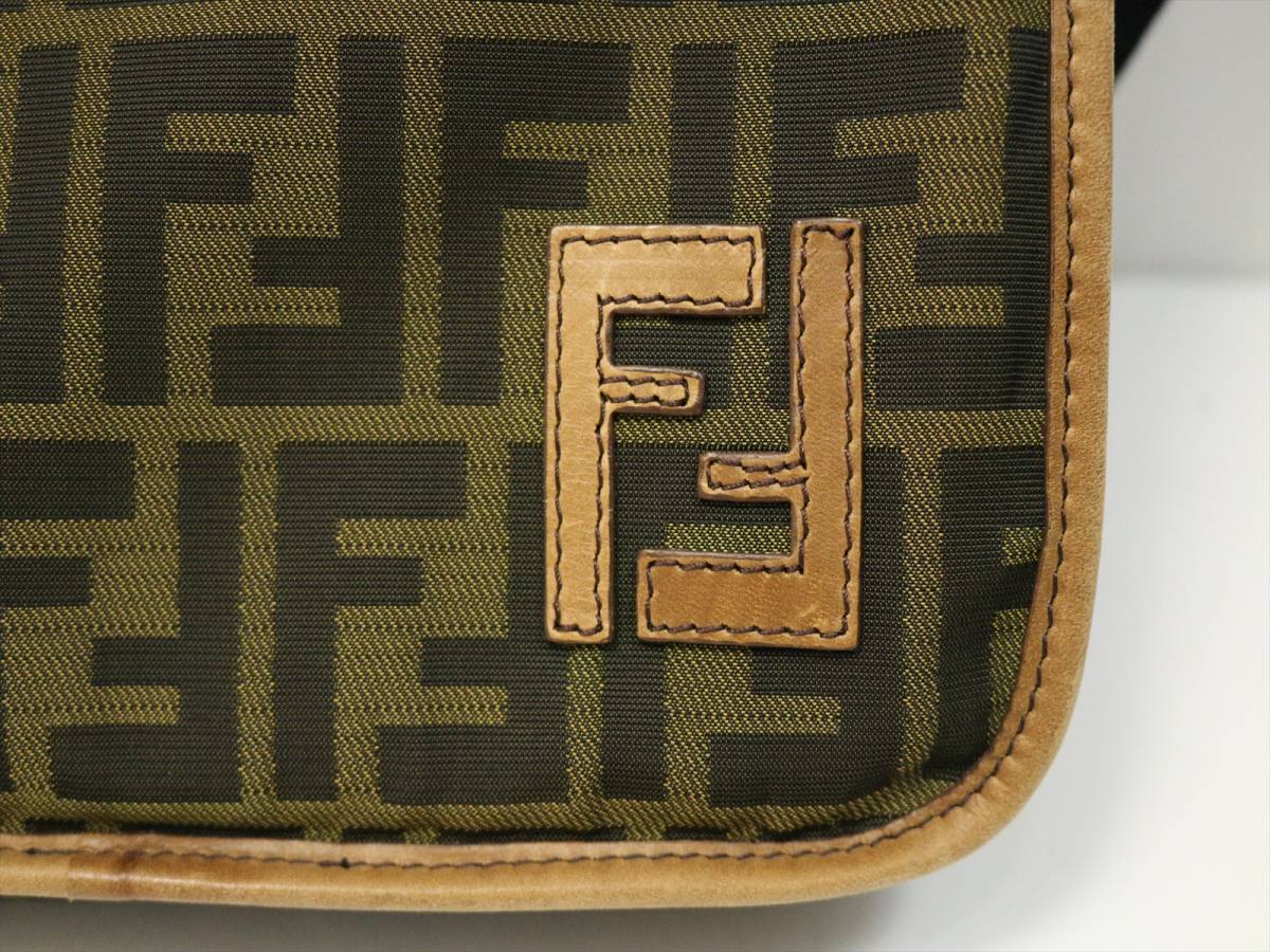 FENDI フェンディ ショルダーバッグ ズッカ柄 ロゴ総柄 ワッペン 