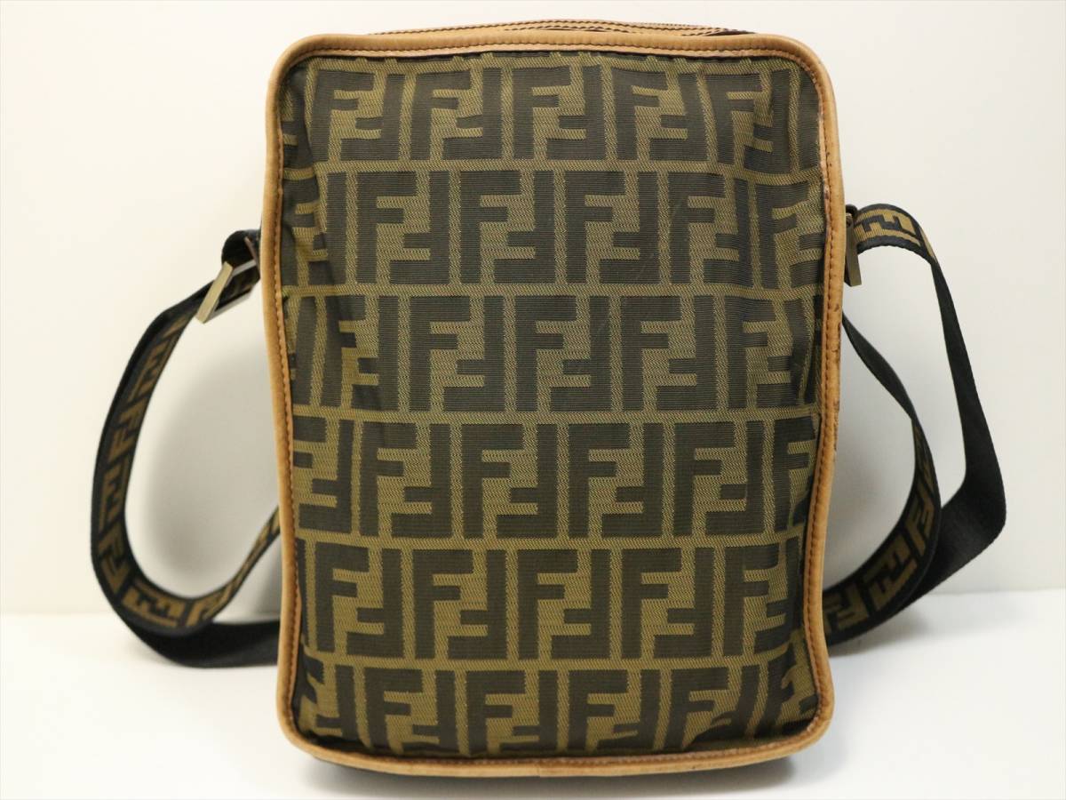 FENDI フェンディ ショルダーバッグ ズッカ柄 ロゴ総柄 ワッペン 