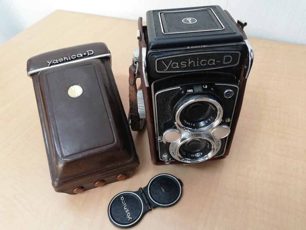 【ケース付き】Yashica-D 二眼レフカメラ 80mm f/3.5 ケース付き】Yashica-D 二眼レフカメラ 80mm f/3.5 Z☆YASHICA☆ ヤシカ
