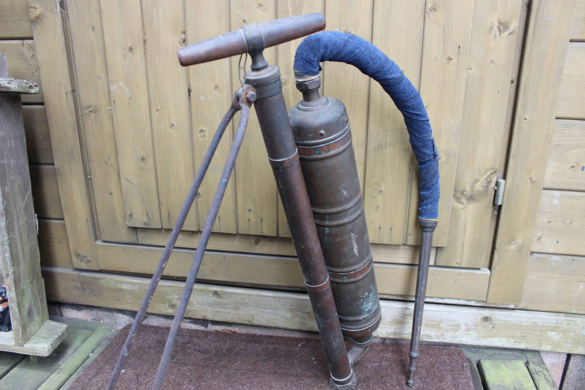 昔の消化器 古い消火器 - 消火器 鶴見区 昭和時代 年内期限、事故の恐れも 旧規格