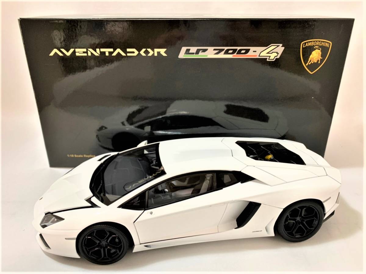 AUTOart/オートアート　LP700-4　ランボルギーニ　アヴェンタドール　LAMBORGHINI　AVENTADOR　1/18　1:18　白　ホワイト　模型　箱付　s