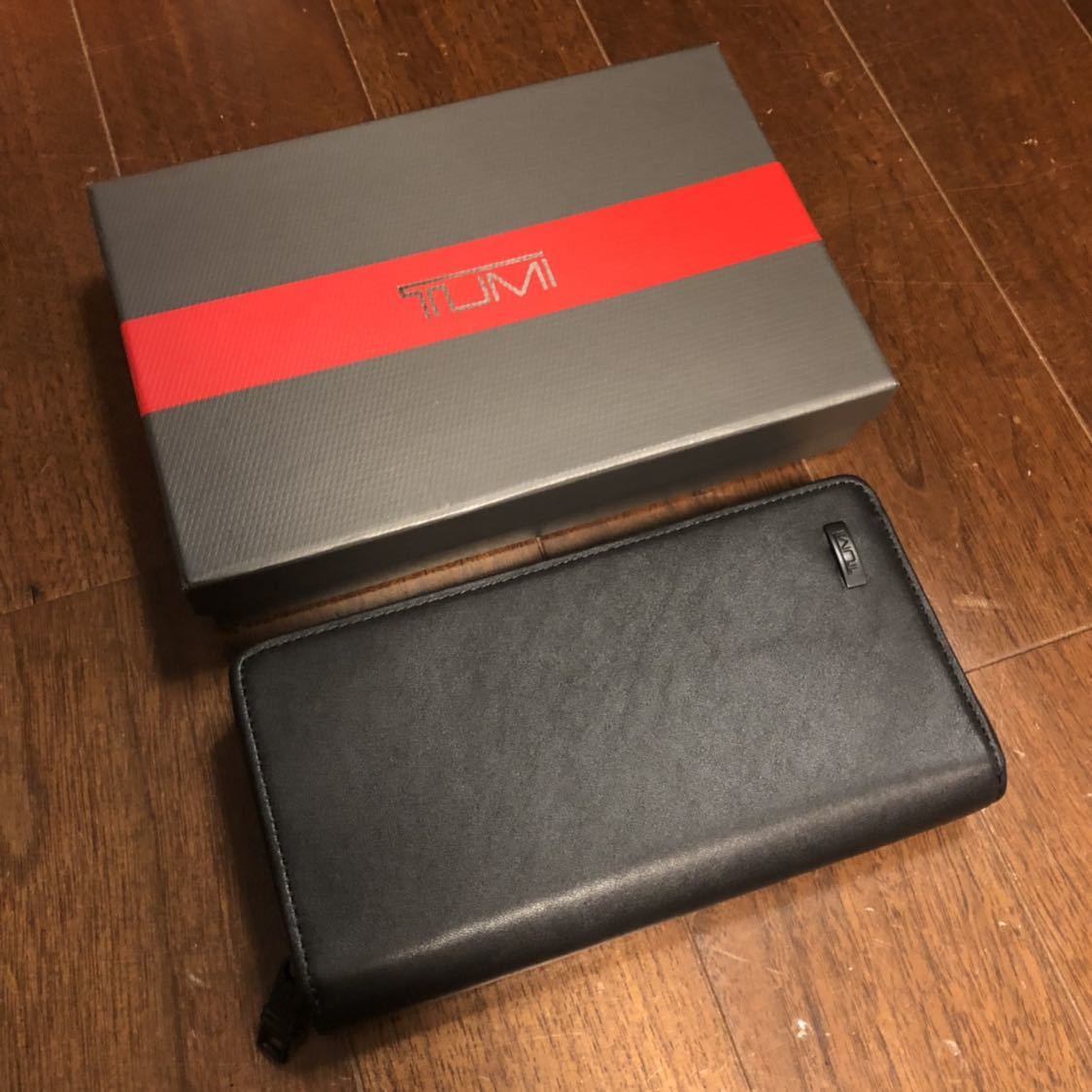 TUMI レザーウォレット｜新品・未使用｜箱あり（本体無傷） Wallet Travel Zip Around TUMI Tumi - | Leather Black⁄Gunmetal