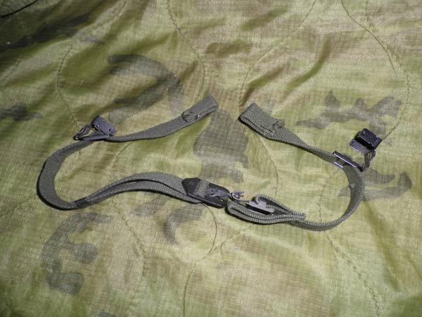 米軍US ARMY陸軍 ベトナム戦争 ナム戦 空挺部隊M-1 M-2 スチールポット ヘルメット外帽用 ドットボタン付 チンストラップ 顎紐未使用品7958 米軍US ARMY陸軍☆US MC海兵隊☆US NAVY海軍☆ベトナム戦争 ☆ナム戦M