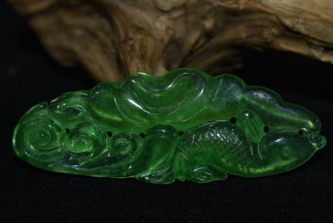蔵友寄売 氷種古翡翠 細密彫 蓮花 金魚 寓意連年有余 風水開運 根付
