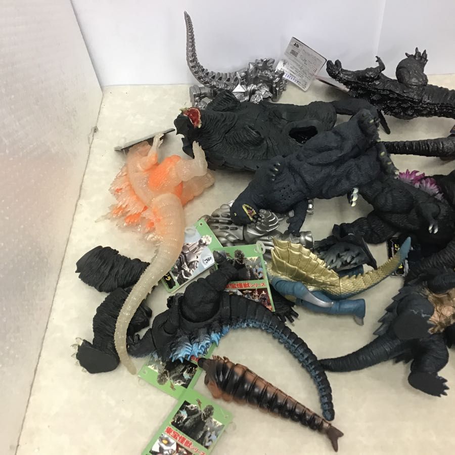 訳あり ジャンク含 ゴジラ 怪獣 ソフビ フィギュア 初代ゴジラ 守護獣ガメラ1999 ボウリュウアンギラス 他 フィギュア 売買されたオークション情報 Yahooの商品情報をアーカイブ公開 オークファン Aucfan Com