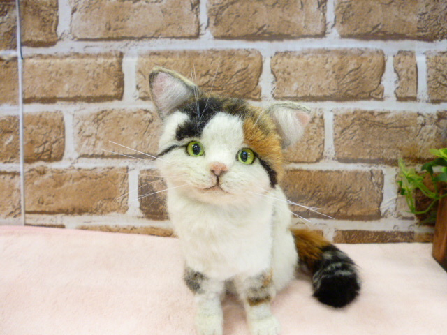 羊毛フェルト 猫 ハンドメイド goro koro＊羊毛フェルト＊ミケ猫ちゃん＊ハンドメイドねこ