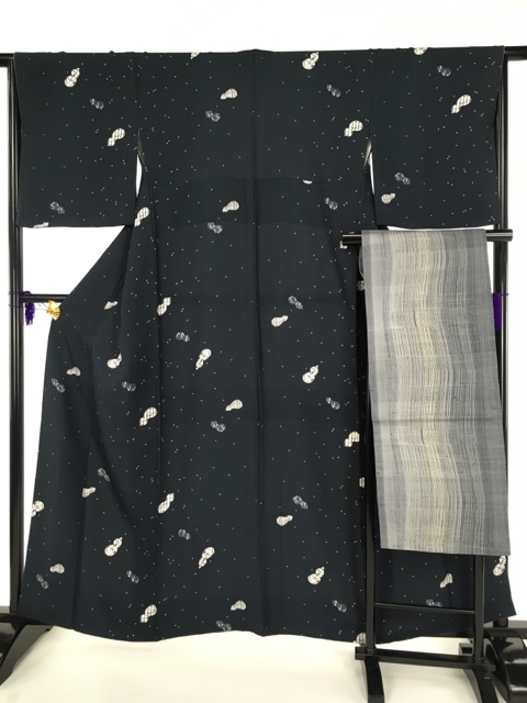 新作登場，送料無料 バイセル 着物 名品 小紋 墨色 瓢箪 名古屋帯セット 正絹 袷 10月 5月 160cm Mサイズ(仕立て上がり)｜売買されたオークション情報、yahooの商品情報をアーカイブ公開 - オークファン 仕立て上がり