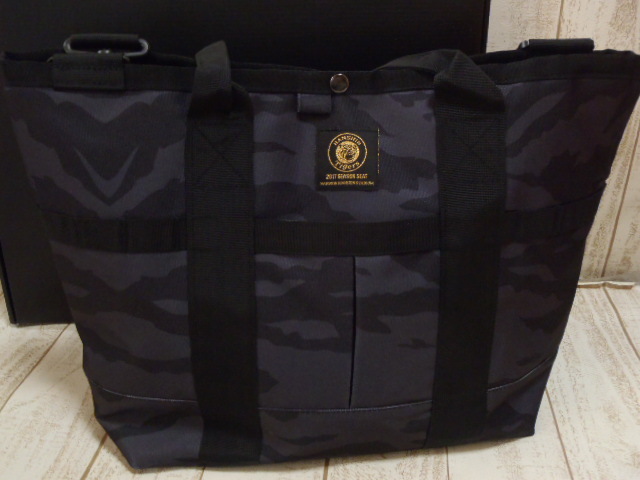 【新品，お得】 阪神タイガース オリジナル2wayトートバック 2017年 黒系迷彩柄 年間予約席 ご契約特典(その他)｜売買されたオークション情報、yahooの商品情報をアーカイブ公開 - オークファン その他